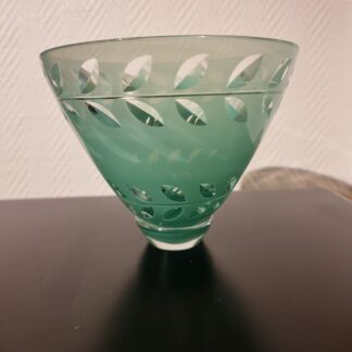 Berit Johansson - Konstglas - slipad grön skål